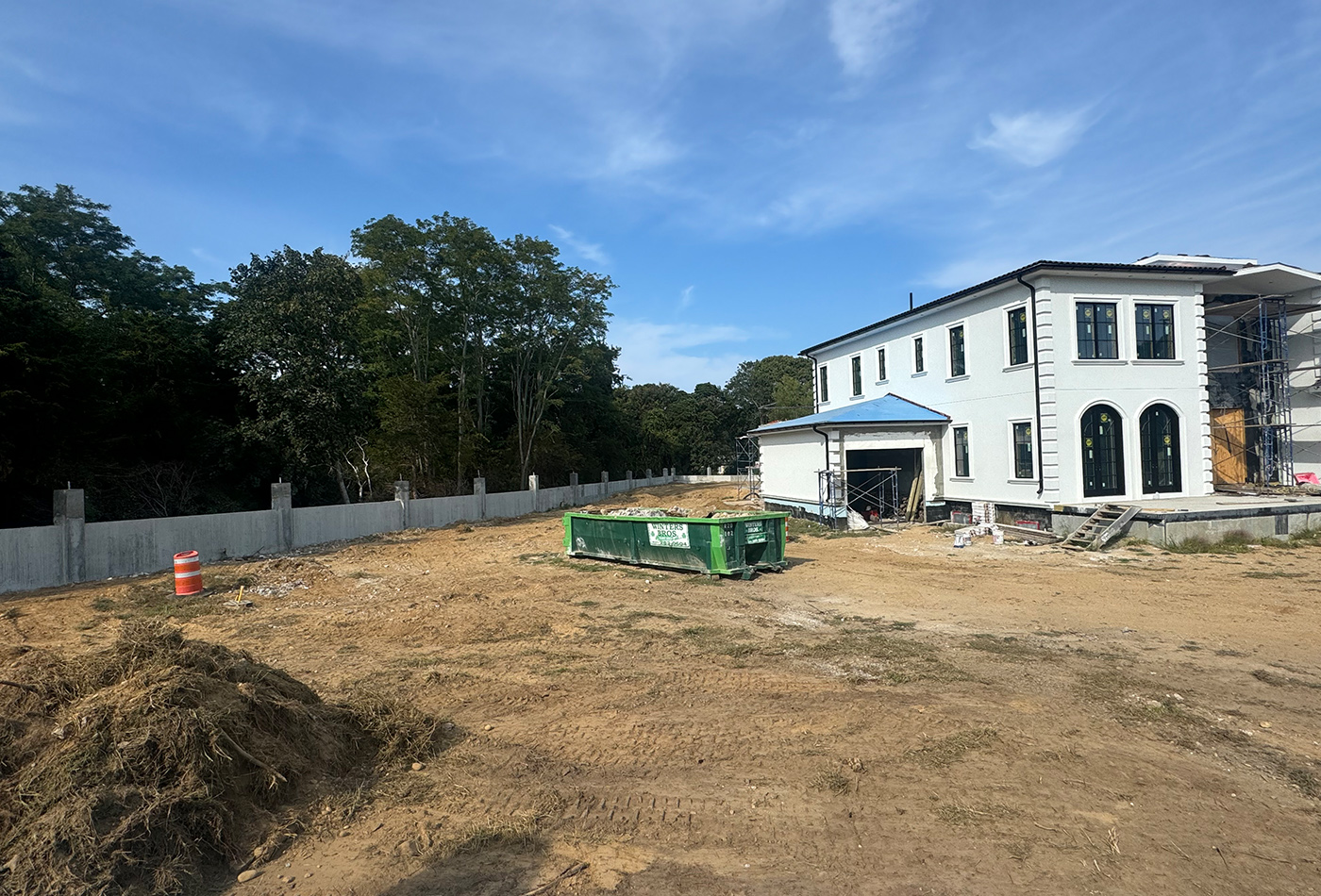 East Marion - photo 2